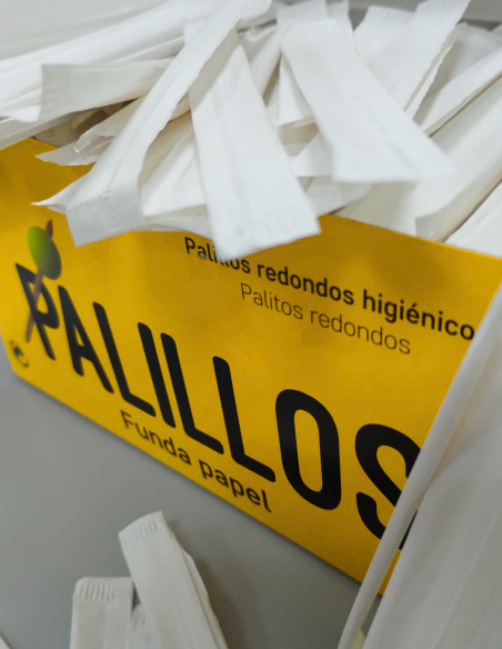 Palillos redondos de madera natural enfundados individualmente para una mayor higiene en hostelería