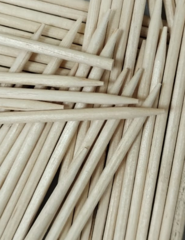 Pinchos higiénicos de madera redondos de 150 mm ideales para brochetas y catering.